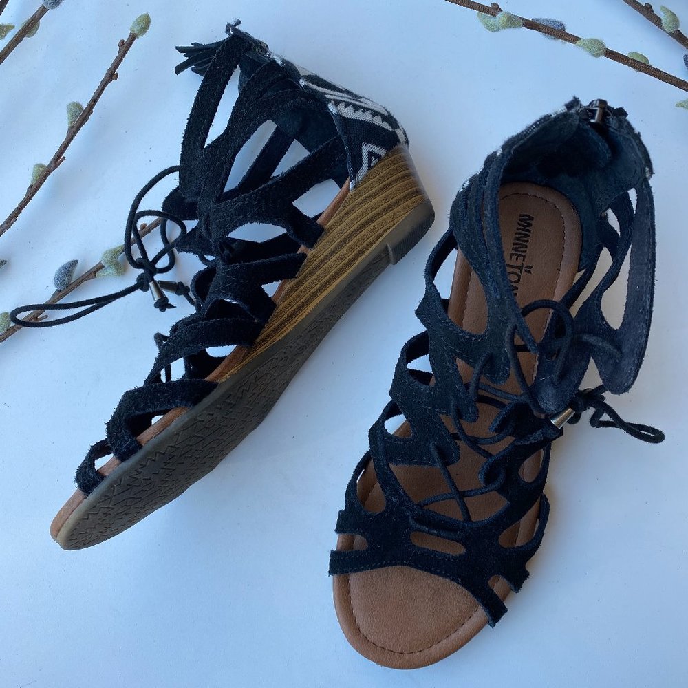 Minnetonka 7 Leather Lace Up Native Tribal Print